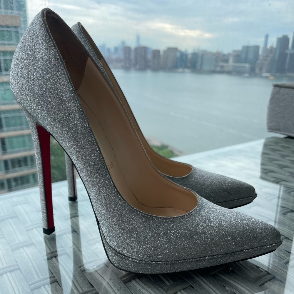 100% authentic Christian Louboutin Silver Kate Glitter Stiletto Sz 37 NWOB